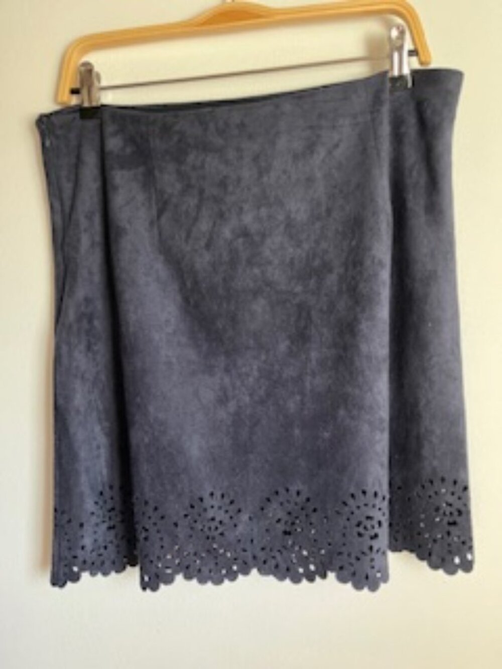 🧡3/15 Skies Are Blue Navy Reid Laser Cut Faux Suede Skirt Size LP